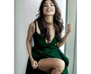 Sunder Ramu Instagram - Posted @withregram • @shriya_saran1109 Dreamy 
@soondah_wamu big hug , thank you 
@makeupbymahendra7 thank you for amazing makeup 
@yogitasheth96 for making sure my hair look messy happy ,
@sukritigrover for styling me