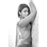 Sunder Ramu Instagram - Posted @withregram • @shriya_saran1109 It’s amazing how old friends just know you . @soondah_wamu always brings out the crazy in me . Shot this in chennai , after 16 hours of work travel …. Wearing my favourite @sithara_kudige Love the blouses she makes . Ufff this saree is amazing Make up @mukeshpatilmakeup Hair @priyanka_sherkar1 @kabzaamovieofficial