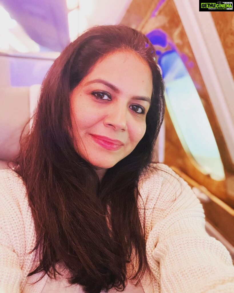 Sunitha Upadrashta Instagram - Coming back home after a month.. what a musical journey it was.. My sincere thanks to all the organisers who made this possible and thank you all my music lovers(USA) who have attended the concerts and made them super hits.Thank you @meherchanti_mliveband for the immense support🙏🏻 @anirudhsuswaram you’re awesome🤗 This is the end of my USA April tour😊