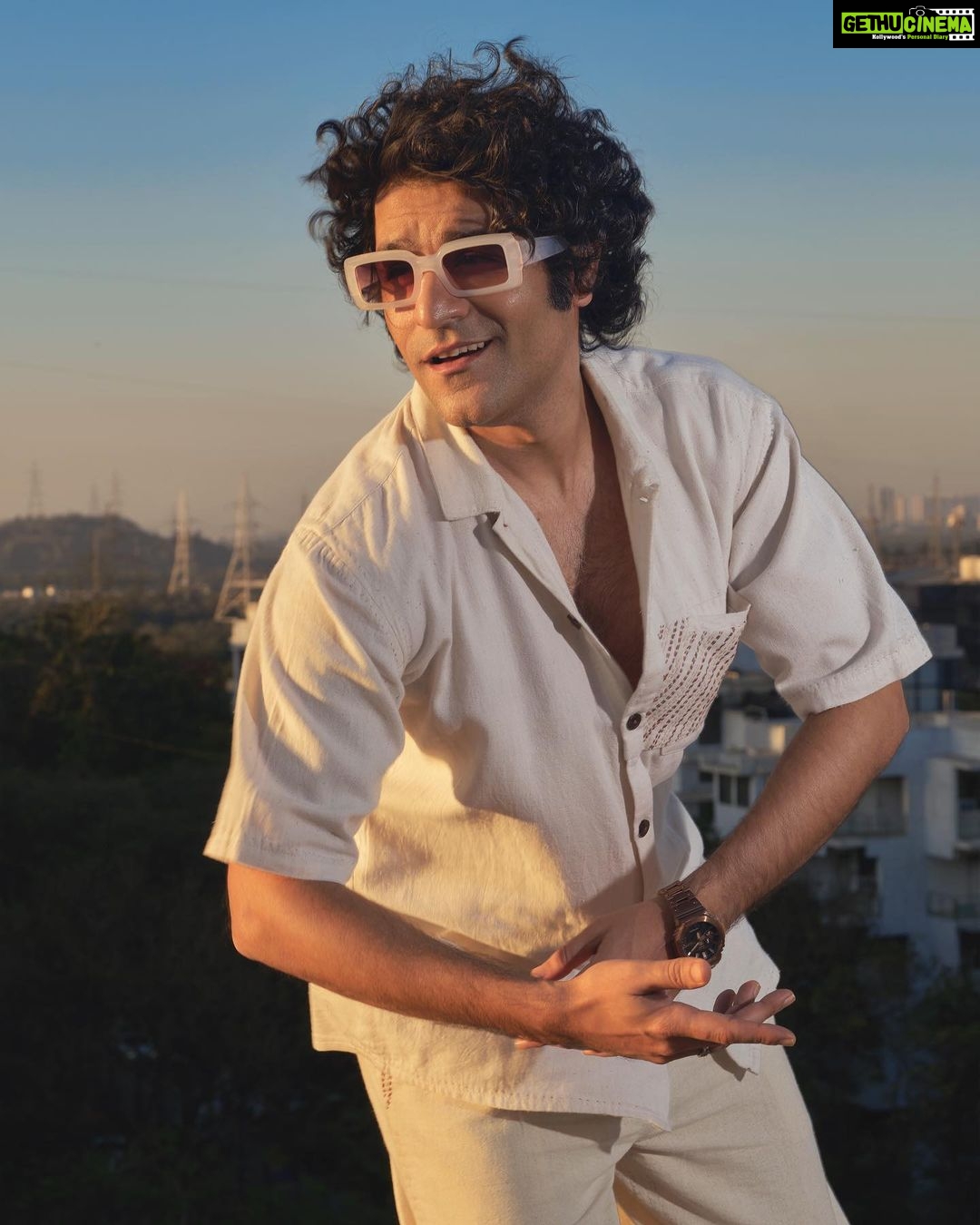 Sunny Hinduja Instagram - What a vibe @hindujasunny is!! An absolute professional to work with! Photographer: @shahzadbhiwandiwala Outfit: @thelafaanistudio Styled by: @avanipratapgumber HMU by: @sahil_anand_arora @profoto @fujifilmxindia @srishtidigilife @captureonepro . . #sunnyhinduja #fujifilmxindia #fujifilmgfx #profoto #profotoindia #captureone Mumbai, Maharashtra