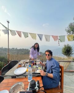 Sunny Hinduja Instagram - “दिल है कहीं पहाड़ों में..थोड़ा सा कहीं है किनारों में “ #mountains #love #breaktime #happiness #shootdiaries #wandering Almora