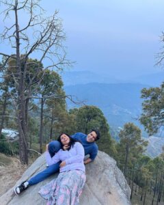 Sunny Hinduja Instagram - “दिल है कहीं पहाड़ों में..थोड़ा सा कहीं है किनारों में “

#mountains #love #breaktime #happiness #shootdiaries #wandering