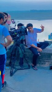 Sunny Hinduja Instagram - Prayagraj nagri ne prem ke sangam mein baandh diya…
Hamari pyaar mohabbat wali sthiti ekdum mast hai♥️
@sahil_anand_arora ♥️
#prayagraj #love #gratitude