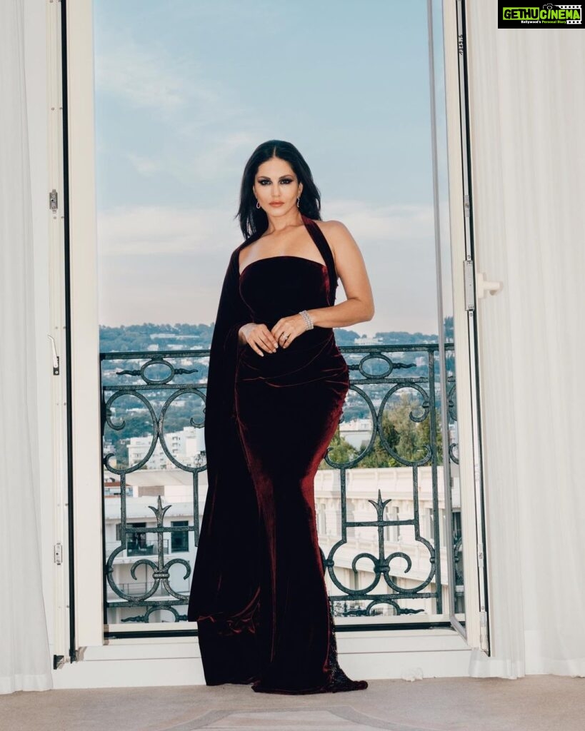Sunny Leone Instagram - First red carpet walk for @festivaldecannes promoting #kennedy Gown @gemymaalouf Jewelry @helenajoyjewelry Styled by @ilya.vanzato Hair and makeup @tomasmoucka Photographer @tomasmoucka