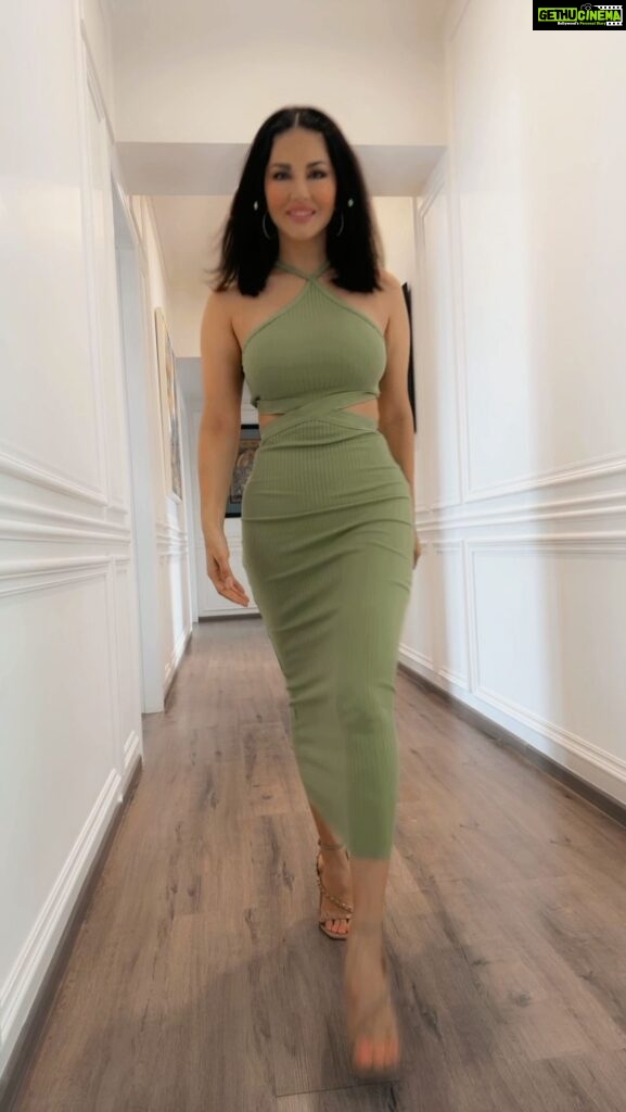Sunny Leone Instagram - Time for some fun! Hair & make up by me and @starstruckbysl . . #SunnyLeone #fashion #walklikeme #StarStruckbySL #weekend #moves #modelwalk Mumbai, Maharashtra