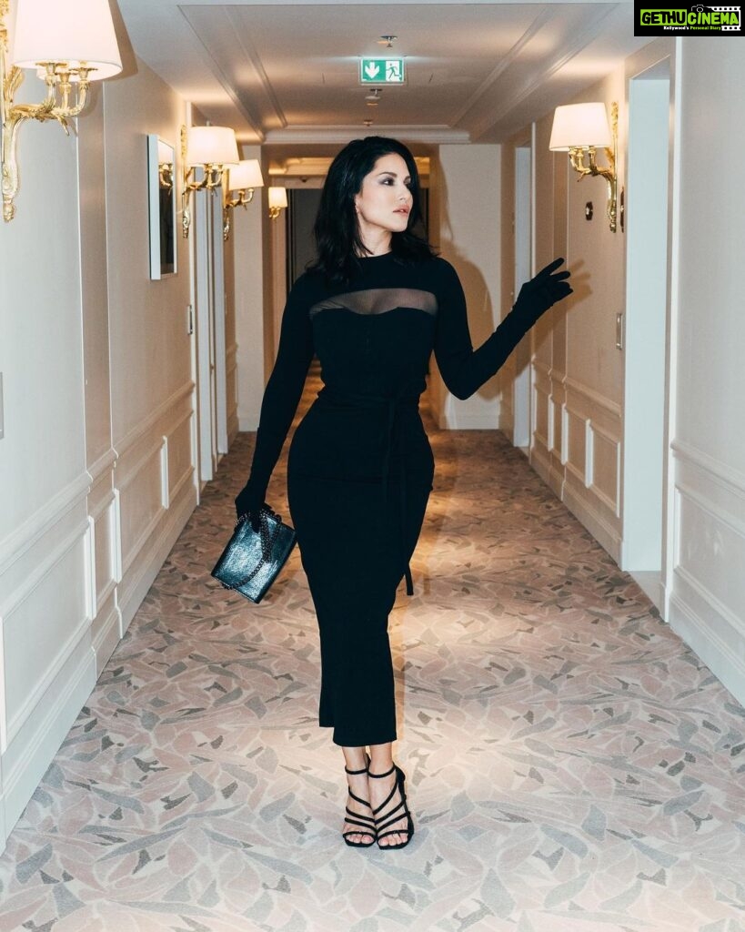 Sunny Leone Instagram - Love this look from @zeenazaki styled by @hitendrakapopara for @festivaldecannes promoting #kennedy Styling assistant @tanyakalraaa @sarinabudathoki Hair and make up by @tomasmoucka Photographer @tomasmoucka . . #SunnyLeone #cannnes #SunnyLeoneAtCannes #kennedy #KennedyAtCannes