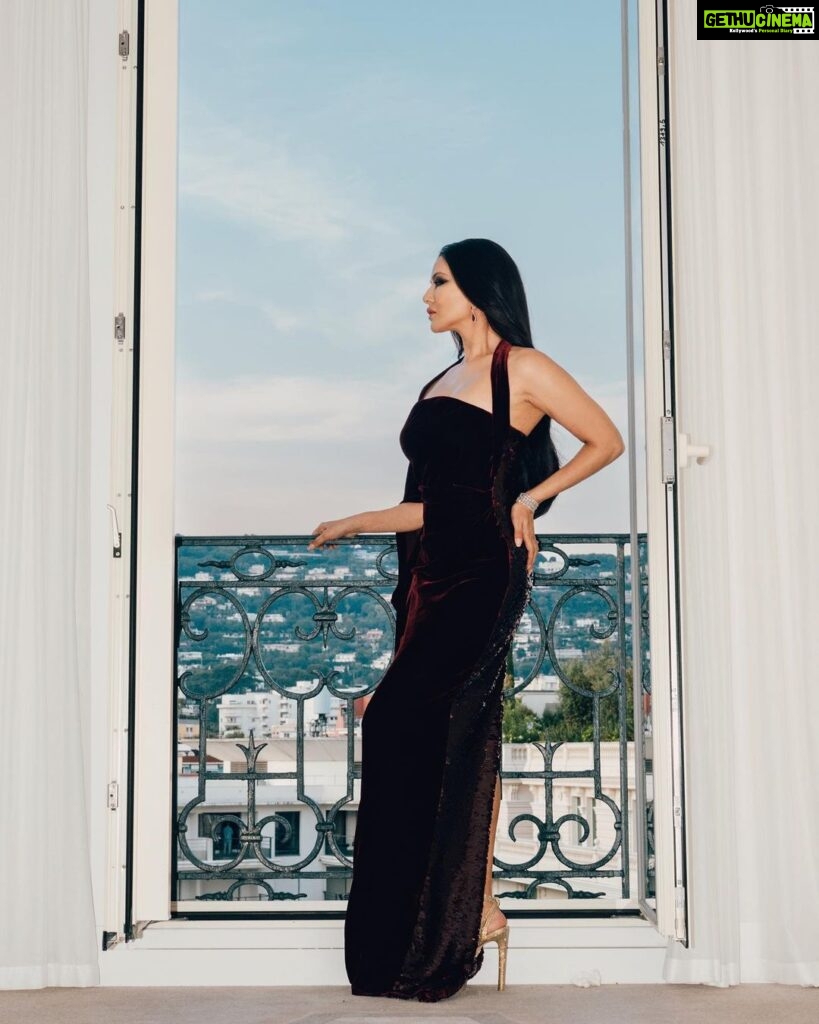 Sunny Leone Instagram - First red carpet walk for @festivaldecannes promoting #kennedy Gown @gemymaalouf Jewelry @helenajoyjewelry Styled by @ilya.vanzato Hair and makeup @tomasmoucka Photographer @tomasmoucka