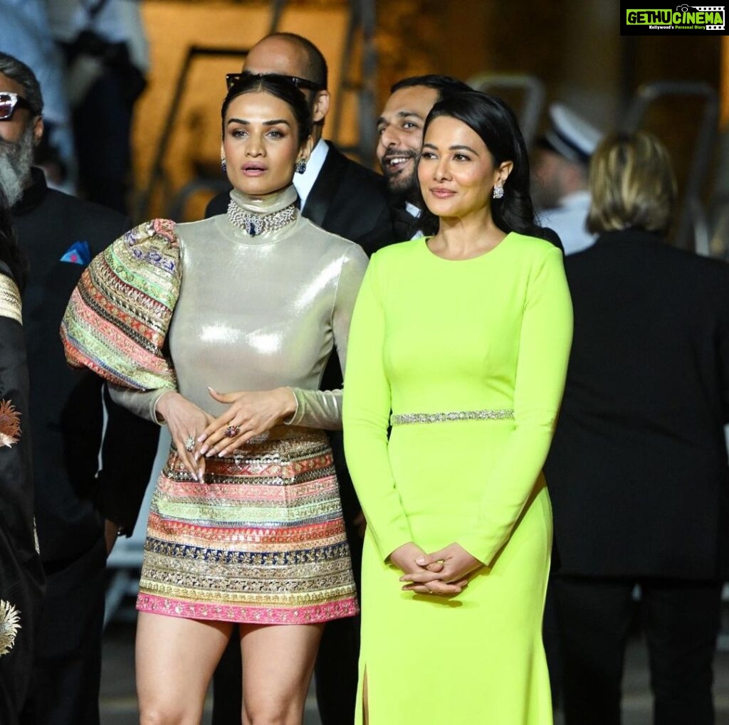 Sunny Leone Instagram - A few of the people who helped make everything come together! Love you all! @dirrty99 @sunnyrajani @tomasmoucka @anuragkashyap10 @itsrahulbhat @cinemakasam @motwayne @megha.Burman and everyone part of @zeestudiosofficial and @festivaldecannes