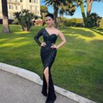 Sunny Leone Instagram – What a epic night at @amfar! 

Thank you @hitendrakapopara for finding me this amazing gown! You are my rock! 

Outfit by @zeenazaki
Styled by @hitendrakapopara 
Jewellery by @zevarking @considerdoneindia 
Fashion Team @tanyakalraaa
@sarinabudathoki Cannes, French Riviera, France