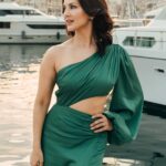 Sunny Leone Instagram - Amazing first day @festivaldecannes doing interviews for #kennedy Thank you @ilya.vanzato for making me feel beautiful. Styling @ilya.vanzato Jewels by @flaviavetorasso Dress by @mariakokhiaofficial H&M by @tomasmoucka Photo by @tomasmoucka @laurentkoffel @anuragkashyap10 @zeestudiosofficial @goodbadfilmsofficial . . #SunnyLeone #SunnyLeoneAtCannes #KennedyAtCannes Cannes, French Riviera, France