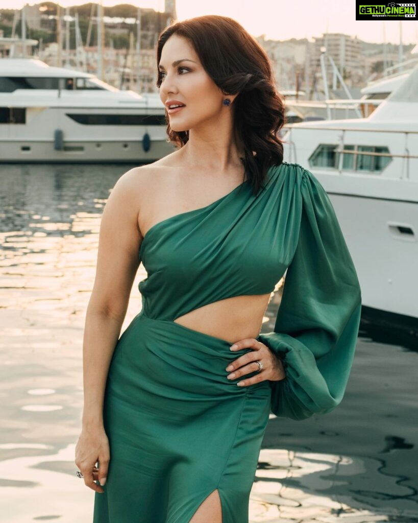 Sunny Leone Instagram - Amazing first day @festivaldecannes doing interviews for #kennedy Thank you @ilya.vanzato for making me feel beautiful. Styling @ilya.vanzato Jewels by @flaviavetorasso Dress by @mariakokhiaofficial H&M by @tomasmoucka Photo by @tomasmoucka @laurentkoffel @anuragkashyap10 @zeestudiosofficial @goodbadfilmsofficial . . #SunnyLeone #SunnyLeoneAtCannes #KennedyAtCannes Cannes, French Riviera, France