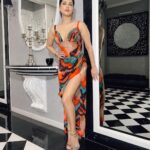 Sunny Leone Instagram – Such a pretty dress! 

Outfit by @khushburathodlabel
Jewellery by @shayagrams
Styled by @hitendrakapopara
Fashion Team @tanyakalraaa
@sarinabudathok
HMU @kin_vanity