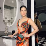 Sunny Leone Instagram – Such a pretty dress! 

Outfit by @khushburathodlabel
Jewellery by @shayagrams
Styled by @hitendrakapopara
Fashion Team @tanyakalraaa
@sarinabudathok
HMU @kin_vanity