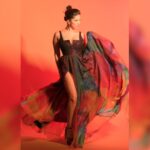 Sunny Leone Instagram – Love this look!

Outfit by @cedaarandpine
Jewellery by @shivamgolddiamonds
Styled by @hitendrakapopara
Fashion Team @tanyakalraaa
@sarinabudathoki
H&M @scottf_beauty & his assistant “B”
@starstruckbysl 
Shot by @navneet_photography 
#fashion #filmfare #design #redcarpet #sunnyleone #starstruck