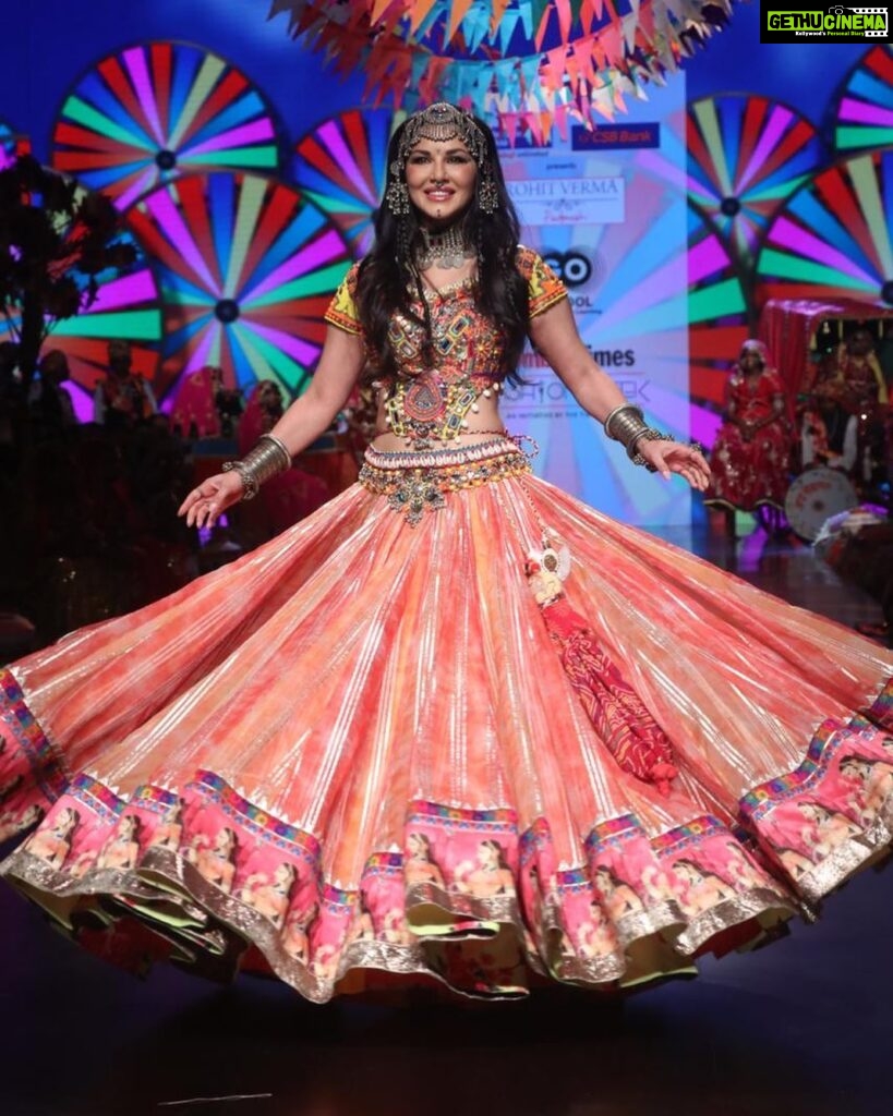 Sunny Leone Instagram - Literally floating on air in this masterpiece by @rohitkverma and the beautiful women who worked so hard on this ensemble. Glad to be a part of a initiative supporting the hard working women of rural India! You are my hero’s! Make up @kin_vanity Hair @jeetihairtstylist Styling - Rohits team and @hitendrakapopara Make up by @starstruckbysl