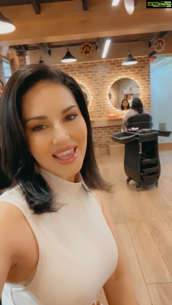 Sunny Leone Instagram - We are glamming up 20 women from this office today only using @starstruckbysl it’s time to celebrate all these hardworking women! Oh and one gentleman who let us do some men’s grooming! Thank you my beauties!!