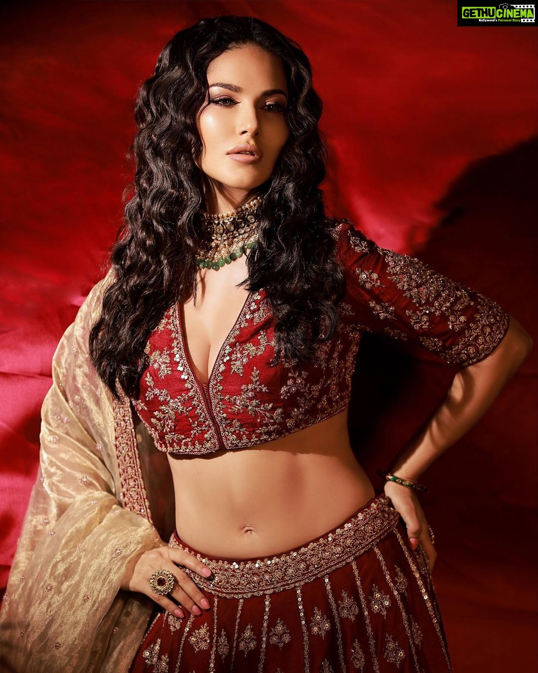 Sunny Leone Instagram - Red Wedding ❤️ 😏 . . #SunnyLeone #IFYKYK . . Magazine: @culturedwedding Makeup: @starstuckbysl Managing Editor: @yadav_manjeet Business Head: @divyanijain1925 Photographer: @amitkhannaphotography Stylist: @hitendrakapopara Fashion team: @tanyakalraaa @sarinabudathoki Outfit: @aravali_store Jewellery: @shankaramjewellers Make-up: @bymaniasha Hair: @jeetihairtstylist Location: @maximusstudiomumbai Videographer: @openwindow._ Colorist @haroon_ali15 Celebrity Manager: @sunnyrajani Co-ordinated by: @nadiiaamalik