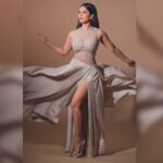 Sunny Leone Instagram - About last nights gorg gown!! Outfit by @Anjumqureshilabel Jewellery by @shivamgolddiamonds Styled by @hitendrakapopara Fashion Team @tanyakalraaa @sarinabudathoki HMU @kin_vanity @jeetihairtstylist Photographer @navneet_photography