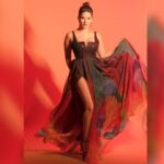 Sunny Leone Instagram – Love this look!

Outfit by @cedaarandpine
Jewellery by @shivamgolddiamonds
Styled by @hitendrakapopara
Fashion Team @tanyakalraaa
@sarinabudathoki
H&M @scottf_beauty & his assistant “B”
@starstruckbysl 
Shot by @navneet_photography 
#fashion #filmfare #design #redcarpet #sunnyleone #starstruck