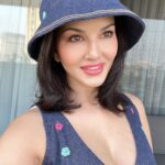 Sunny Leone Instagram - Loved this! Outfit by @label.sugar Styled by @hitendrakapopara Fashion Team @tanyakalraaa @sarinabudathok Make up by @starstruckbysl #mumbai #airportlook #AirportDiaries #party #dj #sunnyleone #starstruckbySL #OOtd #GRWM