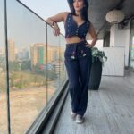 Sunny Leone Instagram - Loved this! Outfit by @label.sugar Styled by @hitendrakapopara Fashion Team @tanyakalraaa @sarinabudathok Make up by @starstruckbysl #mumbai #airportlook #AirportDiaries #party #dj #sunnyleone #starstruckbySL #OOtd #GRWM