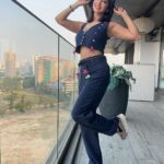 Sunny Leone Instagram - Loved this! Outfit by @label.sugar Styled by @hitendrakapopara Fashion Team @tanyakalraaa @sarinabudathok Make up by @starstruckbysl #mumbai #airportlook #AirportDiaries #party #dj #sunnyleone #starstruckbySL #OOtd #GRWM