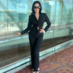 Sunny Leone Instagram - 😎 . . Outfit: @brownsugar.in @aaayeshamehta @purva.pandey__ Styled by @hitendrakapopara Fashion Team @tanyakalraaa @sarinabudathoki . . #SunnyLeone #AirportDiaries