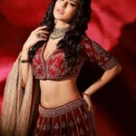 Sunny Leone Instagram - Red Wedding ❤️ 😏 . . #SunnyLeone #IFYKYK . . Magazine: @culturedwedding Makeup: @starstuckbysl Managing Editor: @yadav_manjeet Business Head: @divyanijain1925 Photographer: @amitkhannaphotography Stylist: @hitendrakapopara Fashion team: @tanyakalraaa @sarinabudathoki Outfit: @aravali_store Jewellery: @shankaramjewellers Make-up: @bymaniasha Hair: @jeetihairtstylist Location: @maximusstudiomumbai Videographer: @openwindow._ Colorist @haroon_ali15 Celebrity Manager: @sunnyrajani Co-ordinated by: @nadiiaamalik