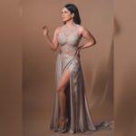 Sunny Leone Instagram - About last nights gorg gown!! Outfit by @Anjumqureshilabel Jewellery by @shivamgolddiamonds Styled by @hitendrakapopara Fashion Team @tanyakalraaa @sarinabudathoki HMU @kin_vanity @jeetihairtstylist Photographer @navneet_photography