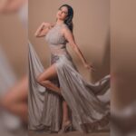 Sunny Leone Instagram - About last nights gorg gown!! Outfit by @Anjumqureshilabel Jewellery by @shivamgolddiamonds Styled by @hitendrakapopara Fashion Team @tanyakalraaa @sarinabudathoki HMU @kin_vanity @jeetihairtstylist Photographer @navneet_photography