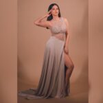 Sunny Leone Instagram - About last nights gorg gown!! Outfit by @Anjumqureshilabel Jewellery by @shivamgolddiamonds Styled by @hitendrakapopara Fashion Team @tanyakalraaa @sarinabudathoki HMU @kin_vanity @jeetihairtstylist Photographer @navneet_photography
