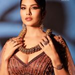 Sunny Leone Instagram - 👰😍 . . . Magazine: @culturedwedding Managing Editor: @yadav__manjeet Business Head: @divyanijain1925 Photographer: @amitkhannaphotography Stylist: @hitendrakapopara Fashion team: @tanyakalraaa @sarinabudathoki Outfit: @bydivyaaggarwal Jewellery: @shankaramjewellers Make-up: @bymaniasha Hair: @jeetihairtstylist Location: @maximusstudiomumbai Videographer: @openwindow._ Colorist: @haroon_ali15 Celebrity Manager: @sunnyrajani Co-ordinated by: @nadiiaamalik