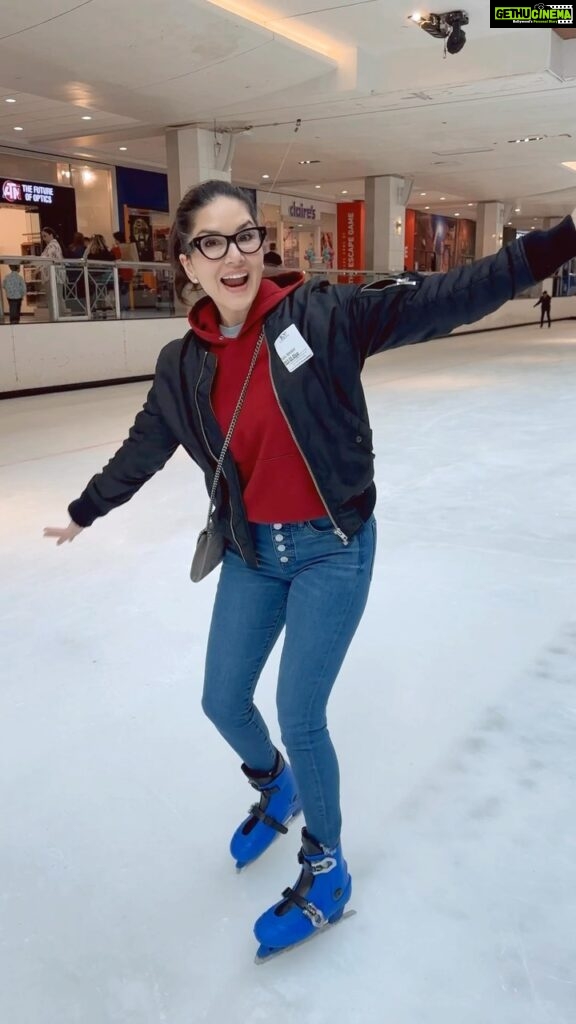 Sunny Leone Instagram - Ice skating in Houston!!