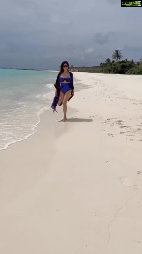 Sunny Leone Instagram - If only all walks were like this all day and everyday! @brenniakottefaru #brenniakottefaru Bikini by @themissyco Styled by @hitendrakapopara Fashion Team @tanyakalraaa @sarinabudathoki . . #SunnyLeone #swimwear #beach #maldives #StarStruckbySL #bikini Brennia Kottefaru
