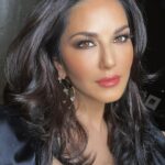 Sunny Leone Instagram - Thank you Houston!! What a great crazy night! Thank you @ricardoferrise2 for this glam! Can’t get this anywhere else but you baby!! @i.bharatgoradia @starstruckbysl baby doll lips!