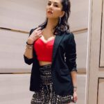 Sunny Leone Instagram - Muah!! Top by @_slaet_ @projectteteatete Skirt by @majesticbyjapnah Accessories by @bellofox Styled by @hitendrakapopara Fashion team @tanyakalraaa @sarinabudathoki HMU @kin_vanity @jeetihairtstylist