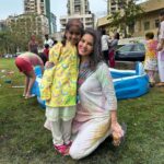 Sunny Leone Instagram - Holi part 1! So much fun!! @dirrty99 @doll_0229 @rashimaniar @sunnyrajani Akbar and Atlantis family!