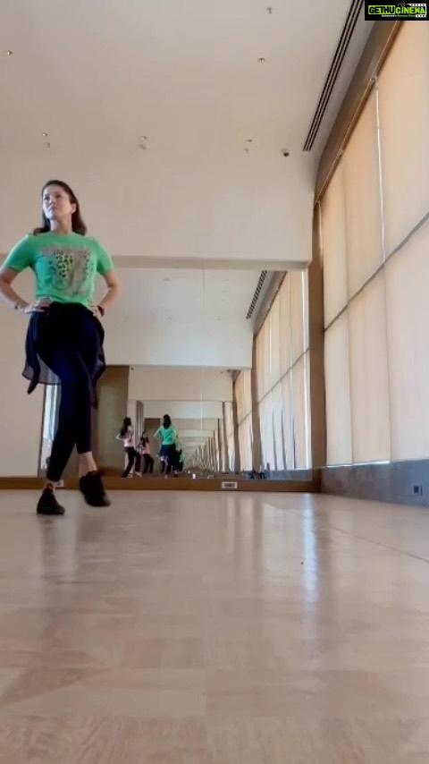 Sunny Leone Instagram - Monday rehearsals for something 🔥 . . #SunnyLeone #mondaymotivation #comingsoon