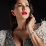 Sunny Leone Instagram – 😍
.
.
Presenting @fablookmagazine anniversary issue.

Makeup @starstuckbysl
Outfit from @borahoneys
Founder @ankkit.chadha2222 @milliarora7777
Styled by @hitendrakapopara @milliarora7777 
Fashion team @tanyakalraaa @sarinabudathoki
Jewels @sonisapphire
Mua @kin_vanity
Hair @jeetihairstylist
Shot by @tanvivoraphotography
Produced by @akshat_gutgutia