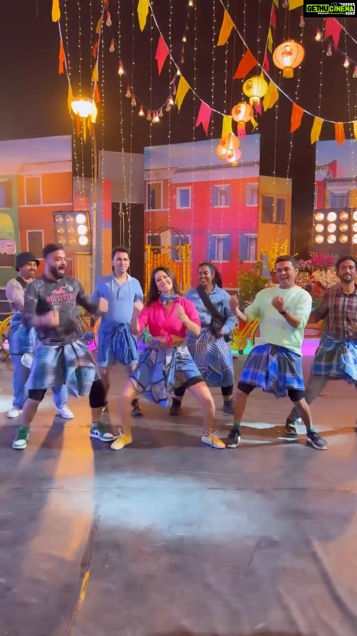 Sunny Leone Instagram - Masti on sets of #OhMyGhost with team!! @sunnyrajani @hitendrakapopara @jeetihairtstylist @imraj_gupta @kin_vanity