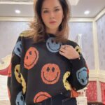 Sunny Leone Instagram – Good morning!! 

Outfit by @materialgbyprishakritika 
Styled by @hitendrakapopara
Fashion Team @tanyakalraaa
@sarinabudathoki