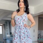 Sunny Leone Instagram – Loved this dress! 

Outfit by @parul_j_maurya
Styled by @hitendrakapopara
Fashion Team @tanyakalraaa @sarinabudathoki

Hair and make up by me and @starstruckbysl