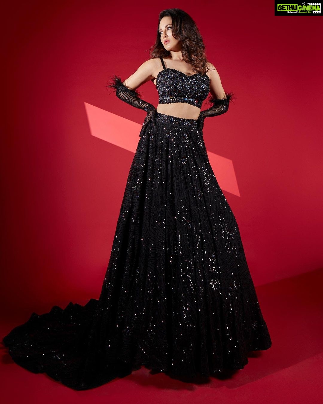 Sunny Leone Instagram - ❤️🖤 . . . Presenting @fablookmagazine anniversary issue. Makeup @starstuckbysl Outfit from @kastaan_ Founder @ankkit.chadha2222 @milliarora7777 Styled by @milliarora7777 @hitendrakapopara Fashion team @tanyakalraaa @sarinabudathoki Mua @kin_vanity Hair @jeetihairstylist Shot by @tanvivoraphotography Produced by @akshat_gutgutia