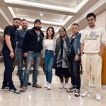 Sunny Leone Instagram – Finally some quality time with my only cousin brother @deepak13_axom and the rest of the crew…

@hitendrakapopara @jeetihairtstylist @kin_vanity @jeetihairtstylist @saleem0211 @sunnyrajani