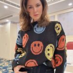 Sunny Leone Instagram – Good morning!! 

Outfit by @materialgbyprishakritika 
Styled by @hitendrakapopara
Fashion Team @tanyakalraaa
@sarinabudathoki