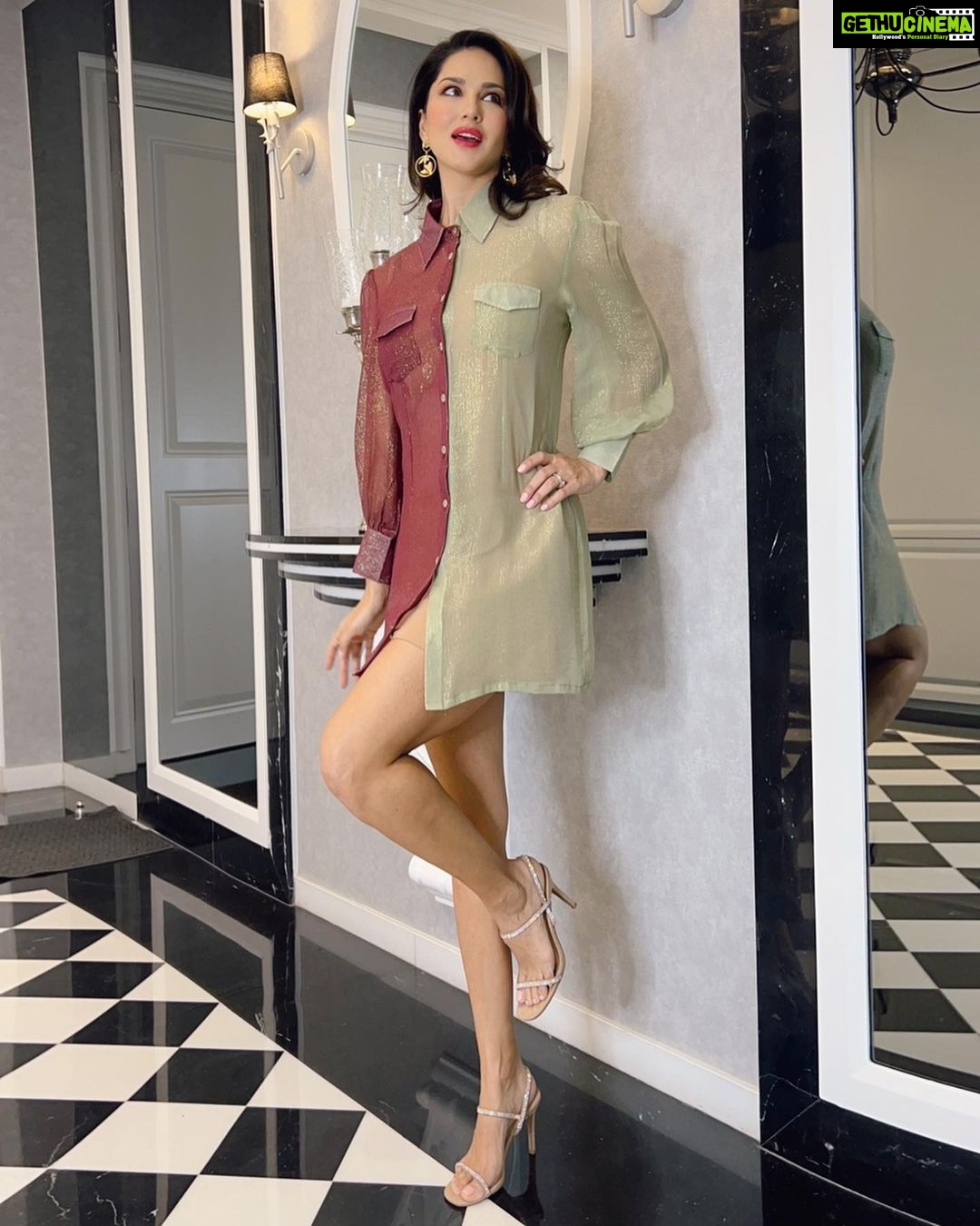 Sunny Leone Instagram - Love you all! Outfit by @shaberryofficial @auorstudio Accessories by @rubans.in @oakpinionpr Styled by @hitendrakapopara Fashion Team @tanyakalraaa @sarinabudathoki Hair and make-up by me @starstruckbysl
