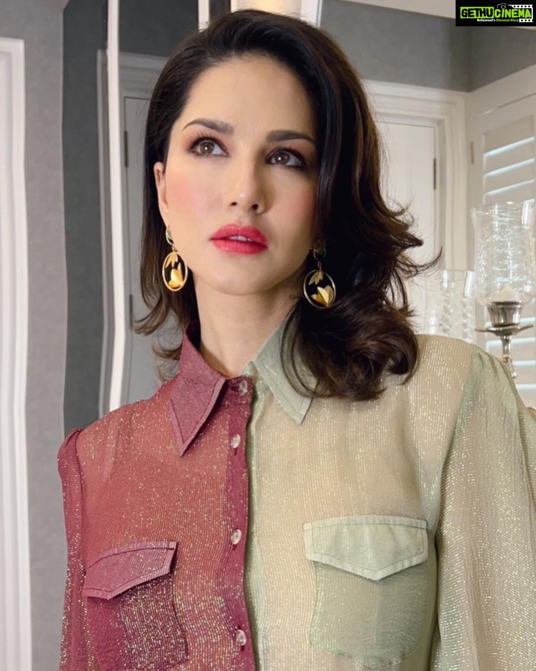 Sunny Leone Instagram - Love you all! Outfit by @shaberryofficial @auorstudio Accessories by @rubans.in @oakpinionpr Styled by @hitendrakapopara Fashion Team @tanyakalraaa @sarinabudathoki Hair and make-up by me @starstruckbysl