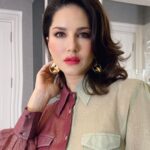 Sunny Leone Instagram - Love you all! Outfit by @shaberryofficial @auorstudio Accessories by @rubans.in @oakpinionpr Styled by @hitendrakapopara Fashion Team @tanyakalraaa @sarinabudathoki Hair and make-up by me @starstruckbysl