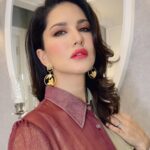Sunny Leone Instagram - Love you all! Outfit by @shaberryofficial @auorstudio Accessories by @rubans.in @oakpinionpr Styled by @hitendrakapopara Fashion Team @tanyakalraaa @sarinabudathoki Hair and make-up by me @starstruckbysl