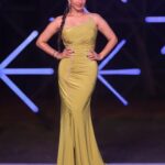 Sunny Leone Instagram - 😍 . . Makeup: @starstruckbysl Outfit by @meraki_couture1 Earrings by @bellofox Styled by @hitendrakapopara Fashion Team @tanyakalraaa @sarinabudathoki HMU @jeetihairtstylist @kin_vanity . . @mtvsplitsvilla @mtvindia #MTVSplitsvillaX4 #MTVSplitsvilla #Splitsvilla